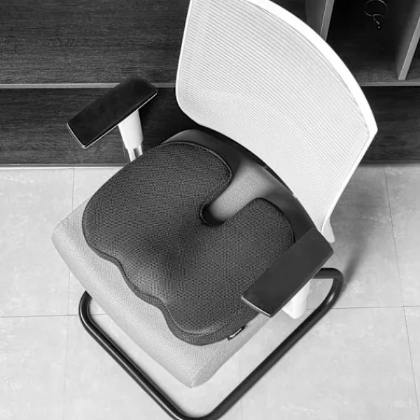 Unbranded Kontorsmöbler>Kontorsstolskudde i memory foam för stöd av hållningen; lämplig för ischias, smärta i svanskotan och ryggsmärta.